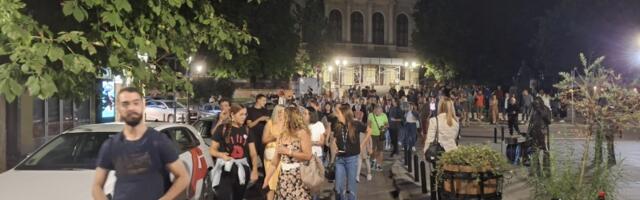 Kragujevčani u znak podrške: Protest ‘srcem za Novi Sad’ održan na Đačkom trgu (FOTO)