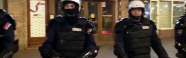 Protest u Čačku: Građani dobacivali Gašiću, pa otišli ispred SNS-a