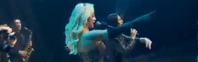 Ceca Ražnatović prekinila koncert, pa nastao haos u hali Pinki! Maja izašla na scenu pa napravile opšte ludilo