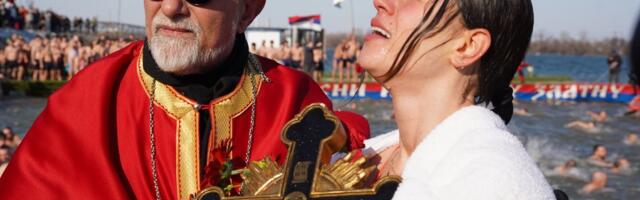 MUP UZ GRAĐANE NA BOGOJAVLJENJE: Žandarmerija i Rečna policija brinuli o bezbednosti plivača širom Srbije