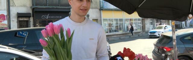 EVO ZBOG ČEGA SU BUKETI STEFANA GAVRILOVIĆA HIT NA KALENIĆ PIJACI Spojio je tradiciju i moderne tehnologije u prodaji cveća: "Dolaze ljudi iz drugih zemalja..."