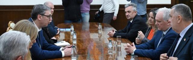 Vučić se obraća u 13 časova: Nastavlja konsultacije sa strankama