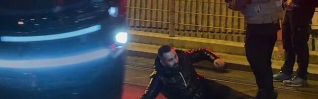 POZNATI PEVAČ (34) UMALO DA NASTRADA! U poslednjem trenutku izbegao STRAVIČNU NESREĆU SA TRAMVAJEM usred Beograda (VIDEO)