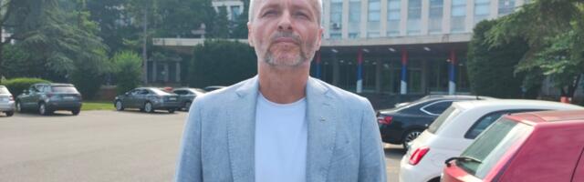 Advokat Aleksandar Olenik u policiji povodom slučaja 'zvučni top'