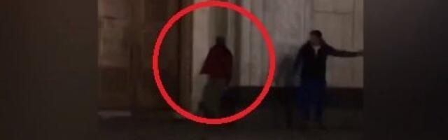 "JA SAM HRIST" I UDARCI U VRATA! Muškarac tokom noći napravio skandal isped Hrama Sv. Save - psovao, šutirao, tukao se! Reagovao i episkop Stefan!