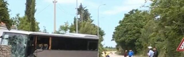 DETALJI ISTRAGE TEŠKE SAOBRAĆAJNE NESREĆE KOD TREBINJA: Vozač autobusa zaspao, pa se autobusom zakucao u brdo, dve osobe poginule