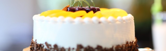 Brzo i jednostavno do poslastice: Bela torta koja će vas očarati!