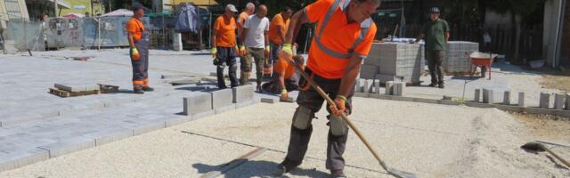 Završni radovi na uređenju platoa ispred zelene pijace „Centar“