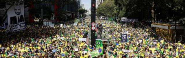 Хиљаде Бразилаца протестовале против смањења казне  Болсонару