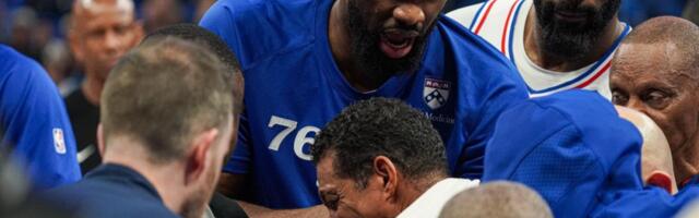 DRAMA NA NBA UTAKMICI! SUDIJA ODJEDNOM PAO! Arbitra na kolicima odvezli sa terena posle situacije kakva se ne viđa često