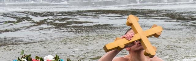 Plivanje za Časni krst na Šumaričkom jezeru: Za Vitešku titulu  Nosilac Bogojavljenskog krsta Šumadije 2026  nadmeće se 108 plivača