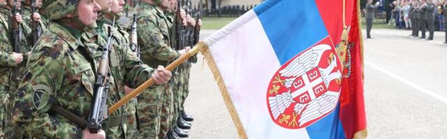 Budućim vojnicima i oficirima uručeni ugovori za dobrovoljno služenje vojnog roka: Uz prisustvo rodbine i prijatelja, u emotivnoj atmosferi