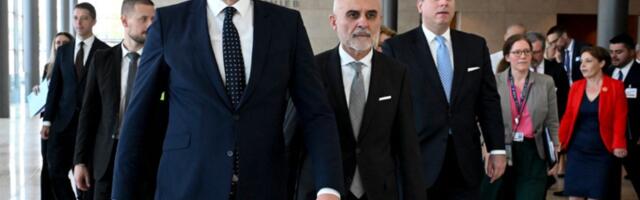 Нови чин шехерске дипломатске лакрдије