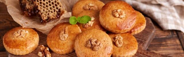 Recept za mladenčiće: Slatke pogačice sa medom i orasima - svi ih prave za ovaj praznik
