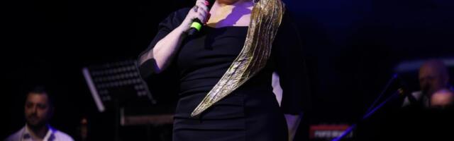 "KEBA MI JE POKLONIO VENTILATOR, ĆERKA ĆE VEČERAS PEVATI SA MNOM" Snežana Đurišić pred koncert ne krije uzbuđenje: Otkrila zašto unuke nisu tu