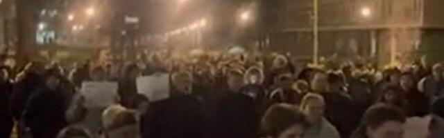 Novosađani protestuju u znak podrške Univerzitetu u Beogradu