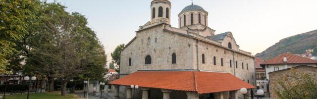 U manastiru Svetih vrača u Vračevu uz veliki broj vernika obeležena manastirska slava