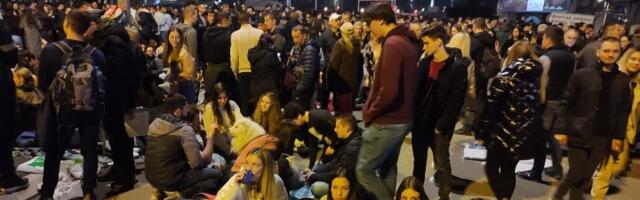 Pozvao da se podrže studenti i gimnazijalci, pa izbačen iz Skupštine