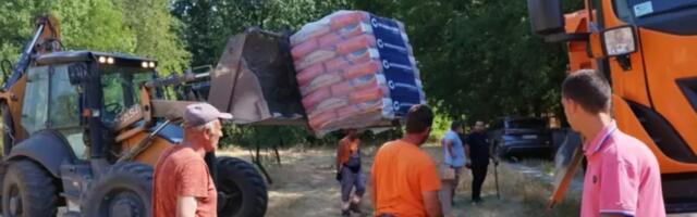 Obezbeđen građevinski materijal za početak izgradnje novog doma porodice Domanović koja je u požaru ostala bez krova nad glavom (FOTO)