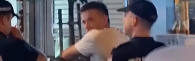 Incident u Šapcu:  Uleteo automobilom u masu, nosio čoveka na haubi 15 metara (VIDEO)