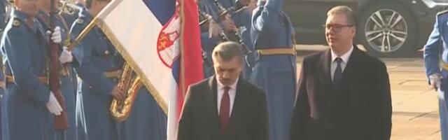 UŽIVO SVEČANI DOČEK ISPRED PALATE SRBIJA: Vučić dočekao predsednika Gruzije uz crveni tepih, himnu i gardu (FOTO)