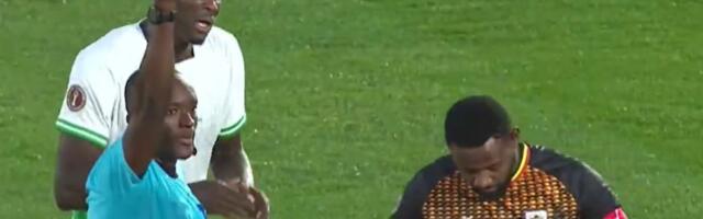 GARANTUJEMO DA OVO NIKADA RANIJE NISTE VIDELI! Selektor zamenio golmana, a onda je rezervni dobio crveni karton! Pogledajte šta se posle desilo