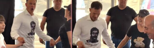 Hit snimak Siniše Malog! Uhvatio se u kolo sa narodom, pa poručio: "Lakše mi je da trčim maraton"