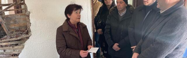 Predstavnici SPP-a obišli porodicu Agović – Svi ćemo pomoći da dobijete novi dom