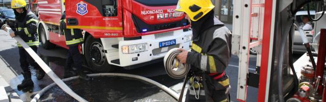 BUKTI POŽAR U MALOM MOKROM LUGU Na terenu 12 vatrogasaca