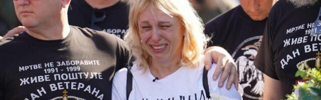 "Zaposleni u Opštini Palilula pevali Dijani Hrki pesmu - Pošla majka sina da potraži"