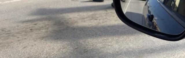 Žena leži nepomično, od udara joj spala cipela: Teretnjak pregazio ženu u Nišu - vozač pobegao sa lica mesta (FOTO)