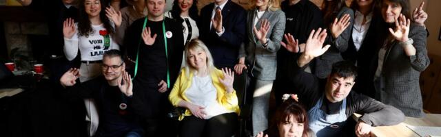 Saradnja Er Srbije i Dečjeg srca: Uniforme stjuardesa pretvaraju se u odeću za pse i laptop torbe