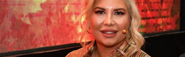 Dea Đurđević u ŠESTOM MESECU TRUDNOĆE otkrila gde se opušta: Pojavila se u BIKINIJU, ispred nje VELIKI VODOPADI I DRVEĆE! (FOTO)