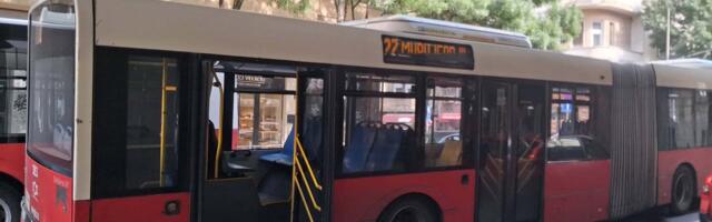 Beograd: Sa mosta Gazela uklonjen autobus koji je goreo, saobraćaj normalozovan