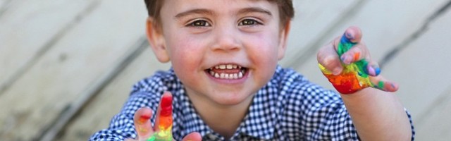 Princ Luis danas puni 2 godine: Kraljevska porodica objavila rođendanske fotografije velikog dečaka (FOTO)