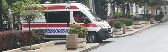 TRAGEDIJA U ĐAKOVICI: Tinejdžer upao u otvor lifta zgrade, PREMINUO NA LICU MESTA!