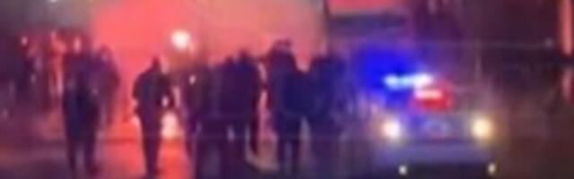 Detalji tuče navijača Zvezde i PSV-a: Policajci bežali od Delija (VIDEO)