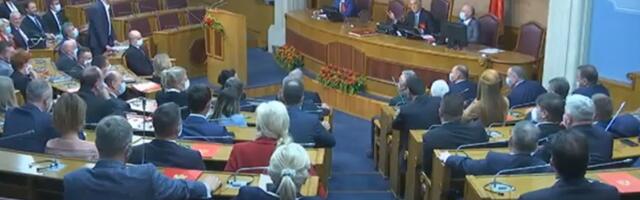 Crna Gora u haosu: Opozicija udaljena na 15 dana iz parlamenta