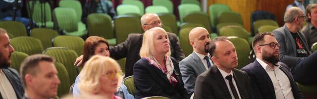 Odbornici vlasti u Skupštini Kragujevca napustili sednicu o smeni gradonačelnika