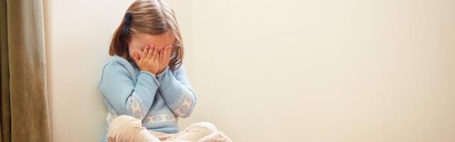 BIZARNO! Devojčica ostala zarobljena u kupatilu zbog rajsferšlusa