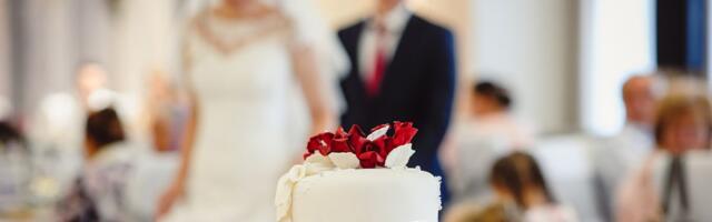 Opšti HAOS na svadbi: Pijani gost napravio scenu zbog kume, gosti poliveni pićem, slavlje umalo prekinuto