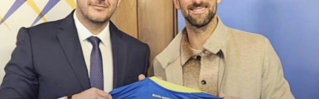 Новак овацијама дочекан у Зеници, добио дрес БиХ, Италија поклекла