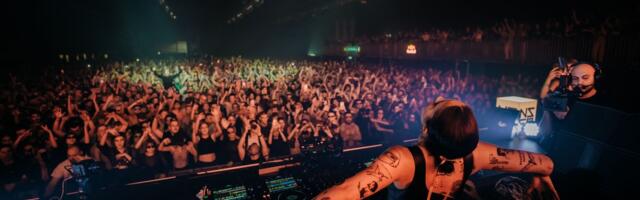 DJ zvezda Indira Paganotto provodi uskršnji vikend u Beogradu i slavi treći ARTCORE rođendan u punom Hangaru