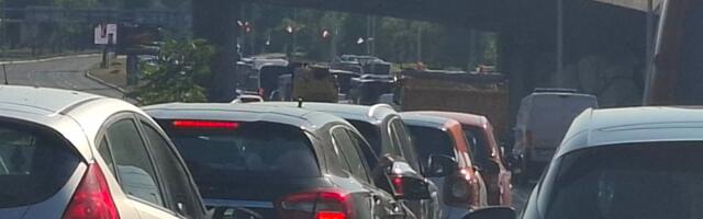 AMSS upozorava: Evo gde se očekuju najveće gužve na putevima u Srbiji i kakvo je stanje na granicama