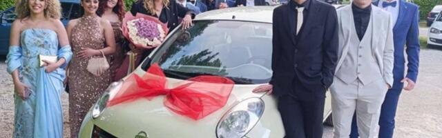 Maturanti oduševili razrednu Danijelu originalnim poklonom: Čitav region priča o ovome!