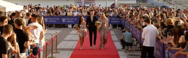Ovako je danas bilo u Loznici: Slavi još jedna generacija (VIDEO)