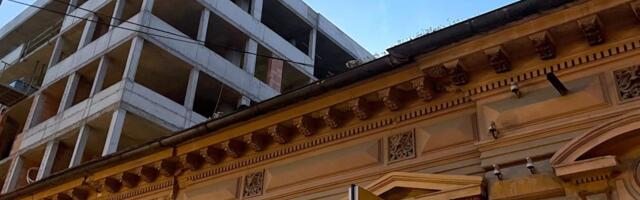 Beton umesto sećanja: Tribina o Ulici Pap Pavla u Novom Sadu