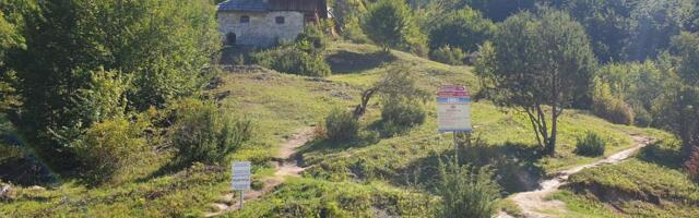 Asfaltira se put i gradi pešačka zona u Sopotnici