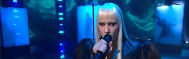 Vukayla izazvala lavinu emocija: Na scenu izleteli muškarci sa crnim maskama (FOTO)