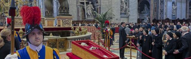 DANAS JE SAHRANA PAPE FRANJE! U prvom redu povorke zvaničnici iz Argentine i Italije, a EVO kako će ceo obred izgledati!